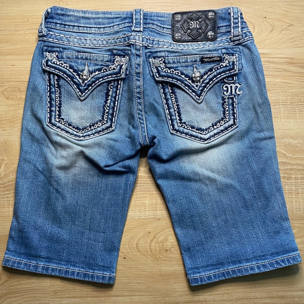 Miss Me Mid-Rise Bermuda Jean Shorts size 26